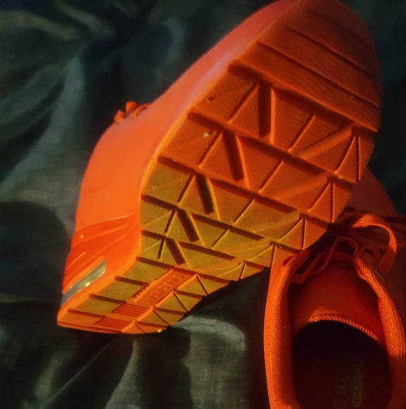 Brand new skechers - Picture 2 of 2
